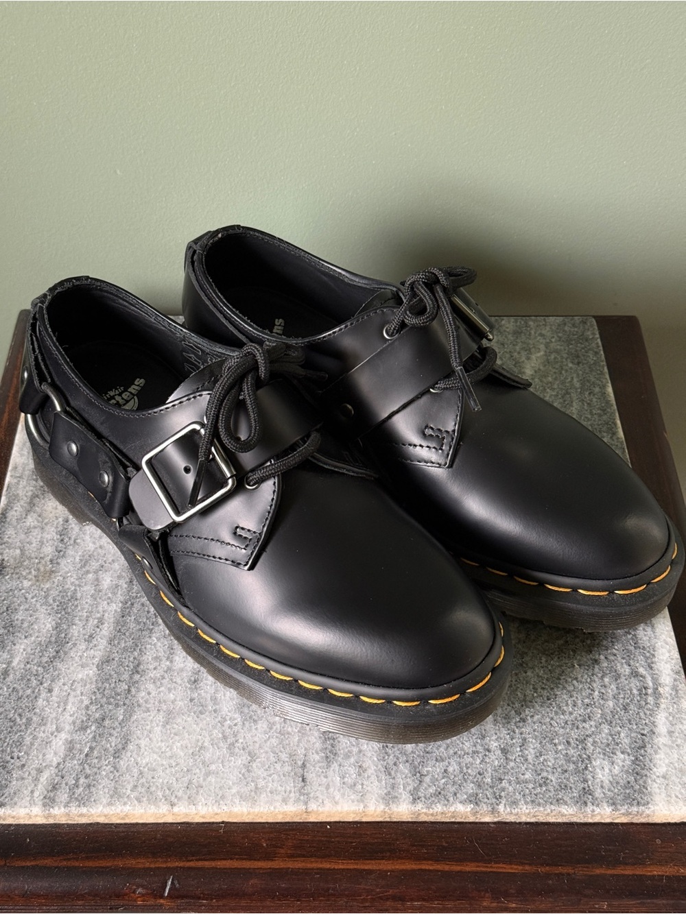 Dr. Martens - HENREE POLISHED SMOOTH LEATHER BUCKLE SHOES - Size USL6/ USM7 - Picture 3 of 8